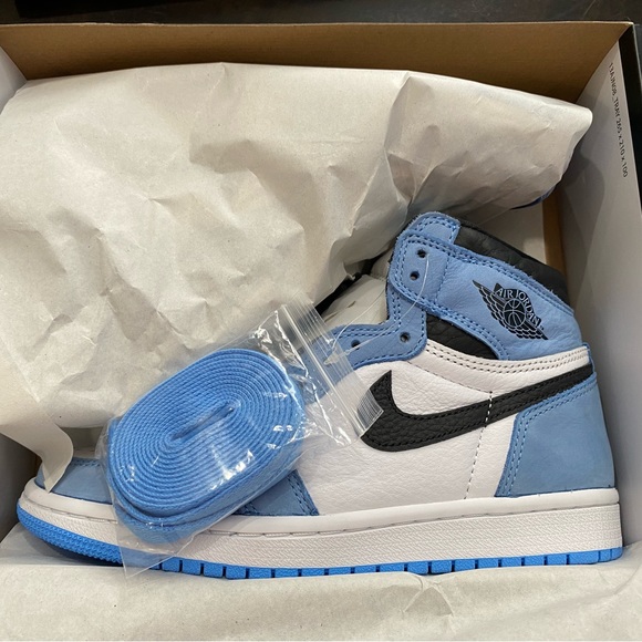 Air Jordan 1 Retro High OG 555088 134 Men Size 4 - Picture 6 of 8